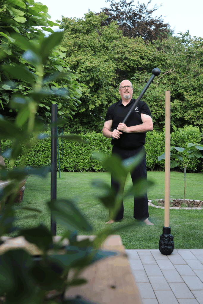 Thomas Gerding schwingt eine Macebell