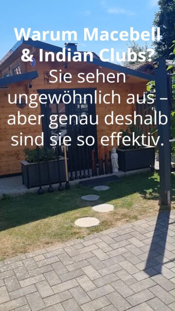 Warum Macebell & Indian Clubs?
"Ist das eine Keule?"
Diese Frage höre ich fast jedes Mal. 😊
Und genau deshalb liebe ich Macebells und Indian Clubs.
Sie sehen ungewöhnlich aus – aber hinter der einfachen Form steckt ein unglaublich vielseitiges Trainingsgerät.
Mit ihnen trainierst du nicht nur Kraft.
Du verbesserst gleichzeitig:
✔️ Schulterbeweglichkeit
✔️ Rumpfstabilität
✔️ Koordination
✔️ Griffkraft
✔️ Gleichgewicht
Das Beste daran?
Du musst weder besonders fit noch sportlich sein. Viele Übungen lassen sich so anpassen, dass auch Einsteiger sicher starten können.
Ich arbeite mit Menschen, die sich wieder leichter bewegen möchten – ohne Leistungsdruck und ohne Fitnessstudio.
Denn mein Ziel ist nicht, dass du spektakuläre Tricks lernst.
Mein Ziel ist, dass du dich im Alltag wieder stärker, beweglicher und sicherer fühlst.
Nicht spektakulär. Sondern sinnvoll.
❓Jetzt bist du dran:
Was würdest du gerne über Macebells oder Indian Clubs wissen?
Schreib deine Frage in die Kommentare – ich beantworte sie gerne und greife sie vielleicht sogar in einem der nächsten Reels auf.
Hashtags
#tgetraining #macebell #macebelltraining #indianclubs #beweglichkeit #schultergesundheit #funktionellestraining #gesundaltern #bestager #koordination #griffkraft #outdoortraining #bewegung #gesundheit #bewegungistmedizin